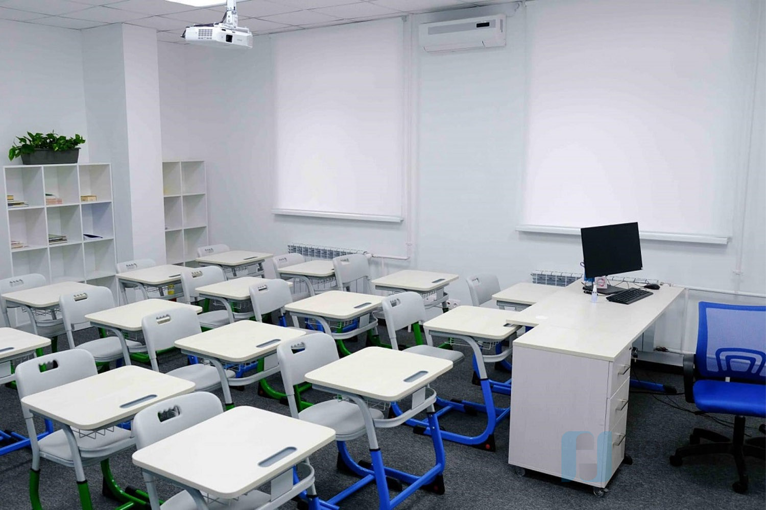 Стол учителя с тумбой Ст1350D-Sm